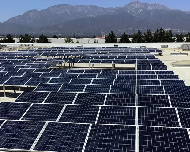 Commercial rooftop solar installation