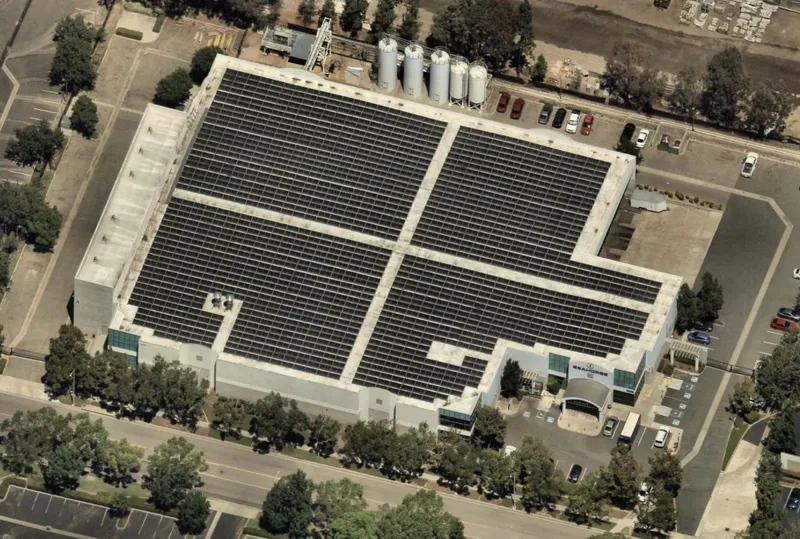 793kW rooftop solar installation on an industrial facility in La Verne